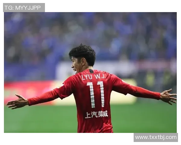 足球明星精彩瞬间射门集锦图文展示尽显球场魅力与技术风采