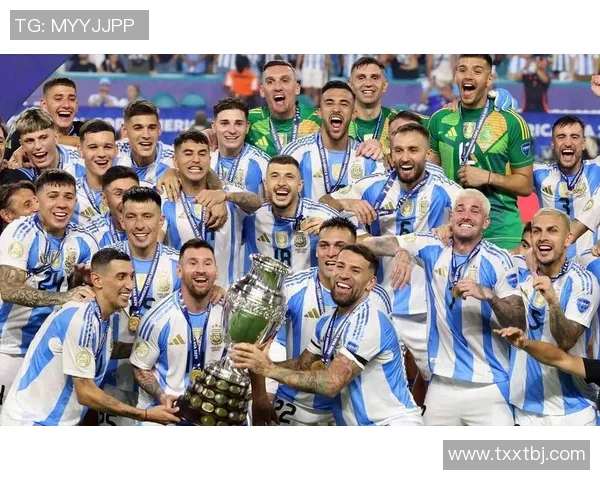 足球明星名字中带有斯的传奇球员们的精彩瞬间与成就回顾