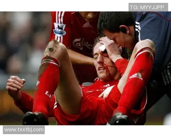 足球明星身上的伤疤故事与图案解析揭秘他们不为人知的奋斗历程